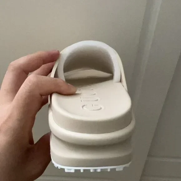 New! Gucci Interlocking G Platform Soft Rubber Slide Sandals - Picture 7 of 7